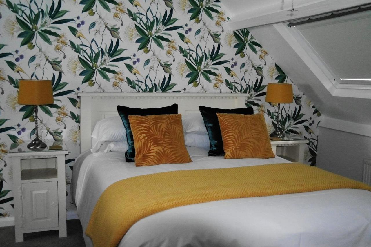 White Linen Whitby, Room Only Exterior photo