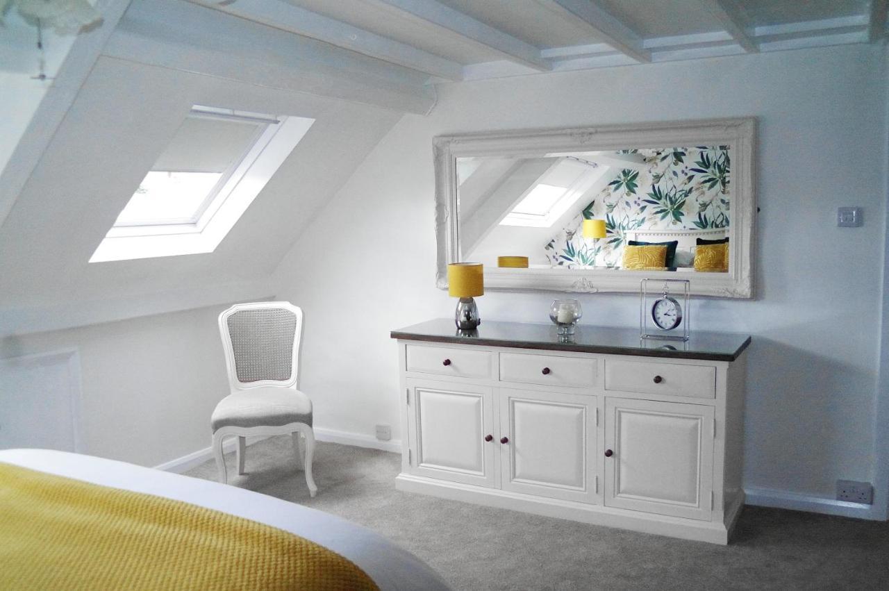 White Linen Whitby, Room Only Exterior photo